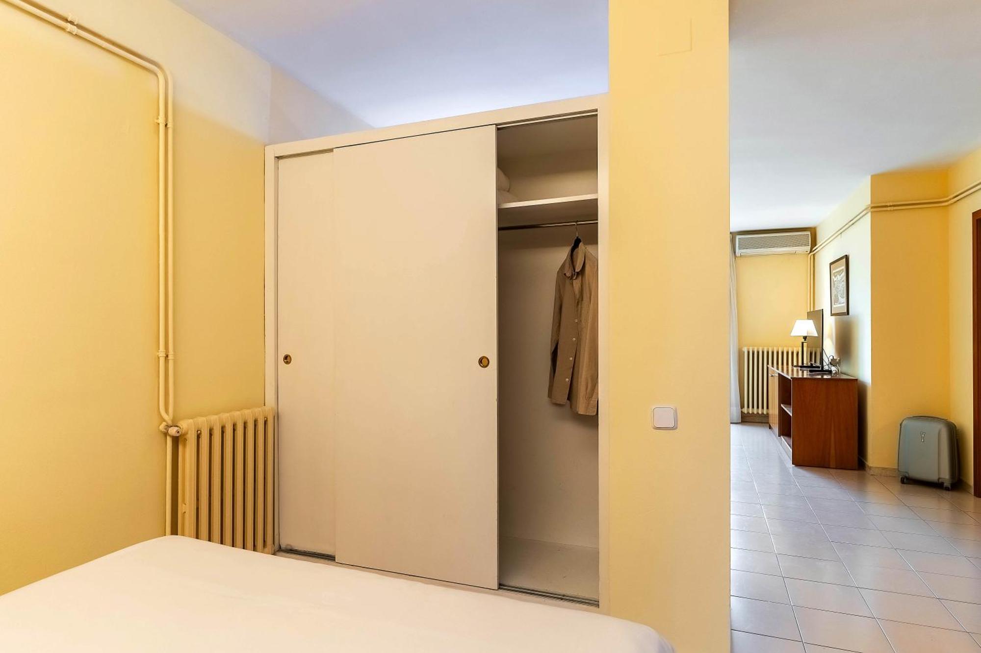 Aparthotel Bertrán 3*
